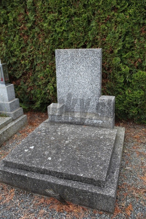 Josef Rychtář plánuje vraj Ivetu Bartošovú pochovať v tomto voľnom hrobe, ktorý je situovaný na cintoríne v Říčanoch.