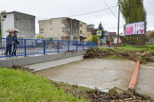 Povodňová situácia v meste Kežmarok, kde rozvodnený Ľubický potok zaplavil časť mesta