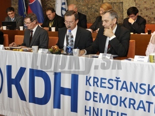 KDH čelí pred voľbami