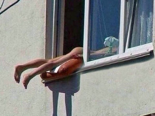 Exhibicionistka spôsobila chaos vo