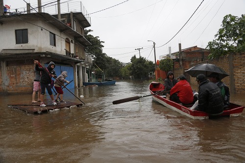 Povodne v Paraguaji pripravili