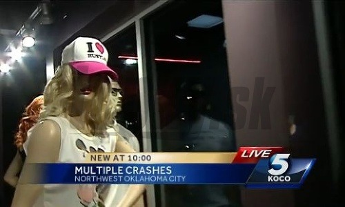 Figuríny vo výklade spôsobila