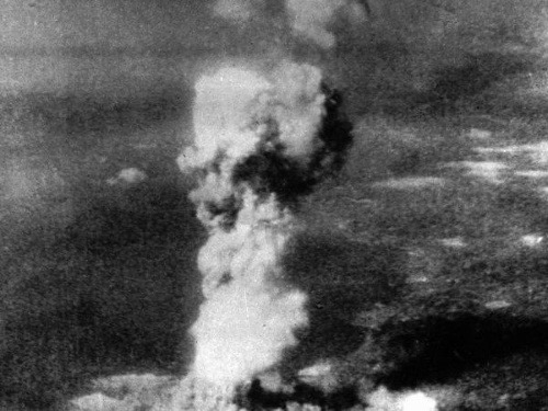 Atómová bomba USA zhodená na Hirošimu.