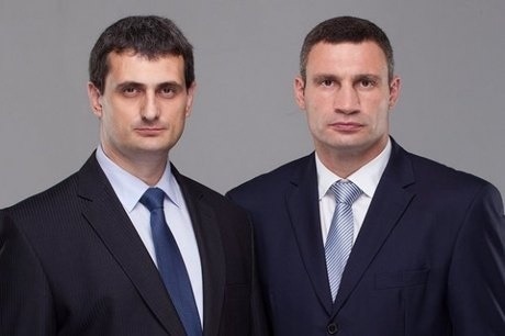 Mykola Berezovy v predvolebnej kampani s Vitalim Kličkom
