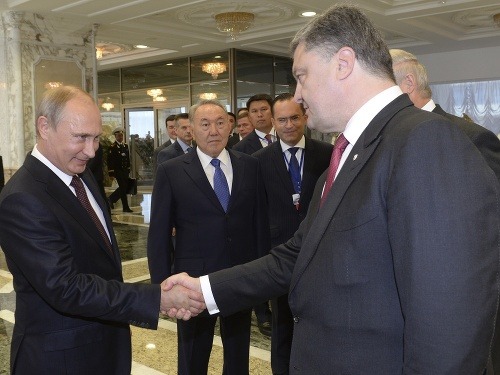 Vladimir Putin (vľavo) si
