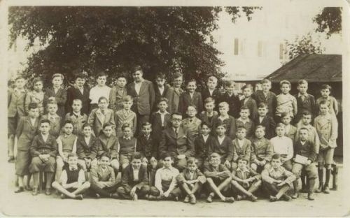 Na fotke z gymnázia (1935-1936), dolný rad, štvrtý sprava