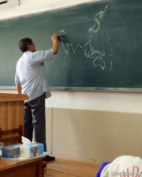 Čínsky učiteľ geografie svojich