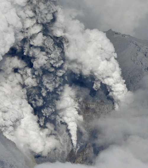 V Japonsku vybuchla sopka