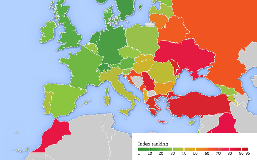Slovensko sa podľa zafarbenia na mape radí medzi krajiny s priemernými podmienkami pre seniorov