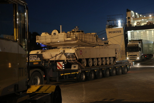 Američania pred nedávnom dorazili aj do Pobaltia, kde vylodili 20 tankov Abrams