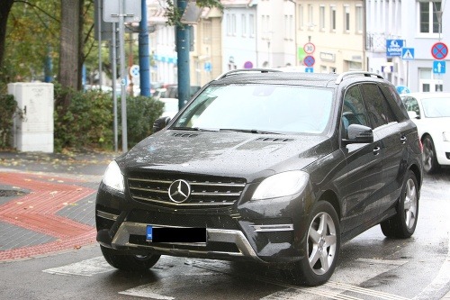 Mercedes Benz GL Viliama Jasaňa (SMER)