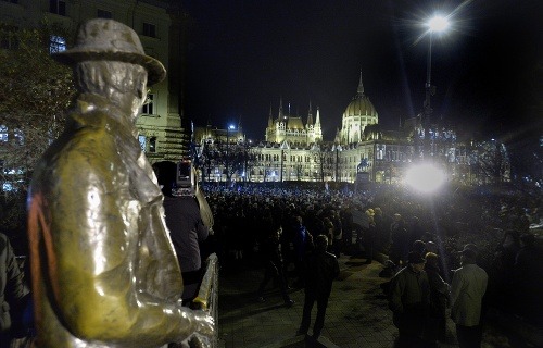 Tisíce maďarských demonštrantov v