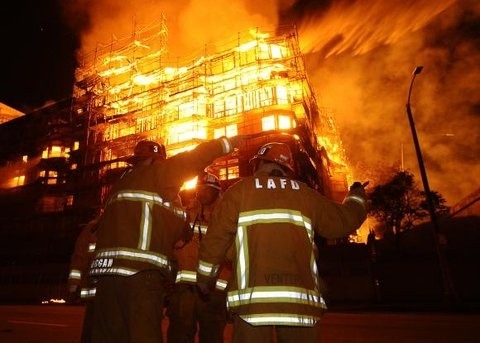 Požiar budovy v Los