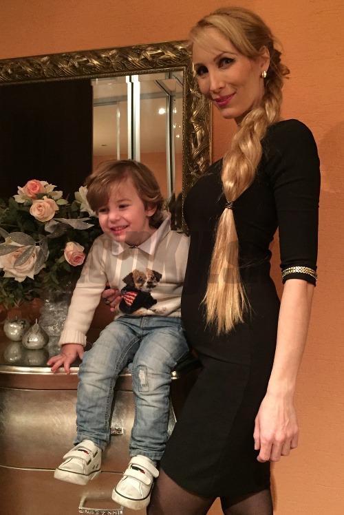 Šťastná budúca mamička Nora Hamar-Ducká so synčekom Oliverom. 