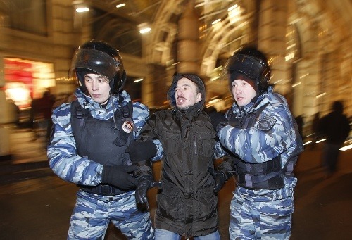 Ruská polícia musela rozohnať