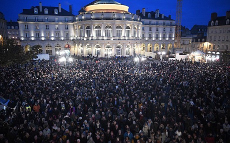 V Rennes sa zišlo približne 20 tisíc obyvateľov