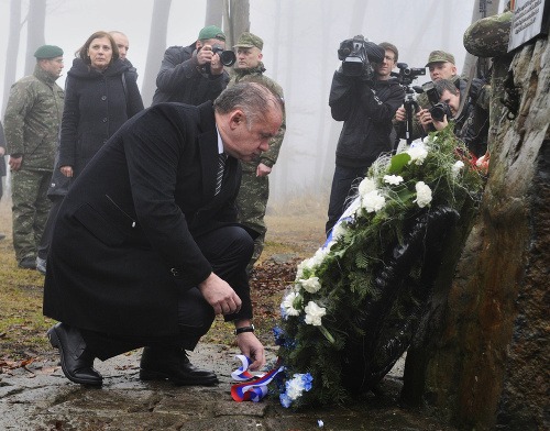 Andrej Kiska si bol včera uctiť obete tragédie