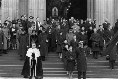 Churchillovho pohrebu sa zúčastnili štyria králi, dve kráľovné a množstvo prezidentov