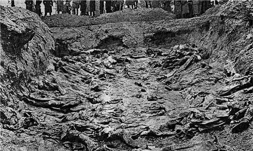 Masový hrob z katyňskej masakry