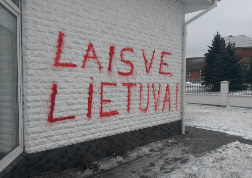 Dcére litovskej političky postriekali