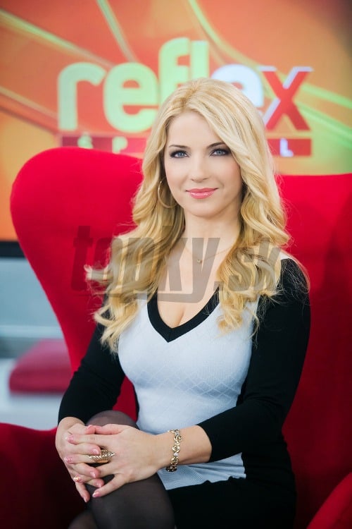 Martina Šimkovičová sa popri materskej začala vo februári 2015 objavovať v relácii Reflex špeciál. Dlho ale na obrazovkách nevydržala. 