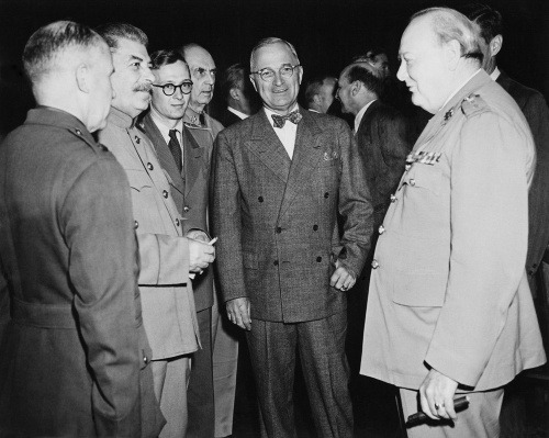 Ďalšie stretnutie Veľkej trojky sa konalo v Postupime (16. júla až 2. augusta 1945). Roosevelta za USA vystriedal Harry Truman.