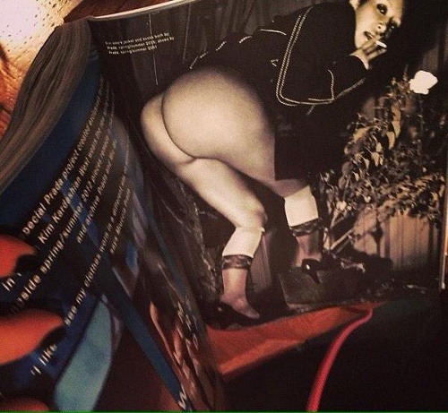 Kim Kardashian otŕča svoj zadok aj v aktuálnom vydaní magazínu Love. 
