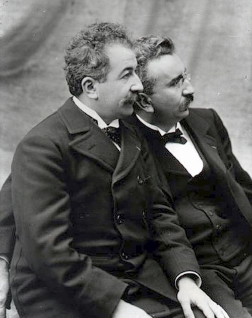 Louis (napravo) a Auguste