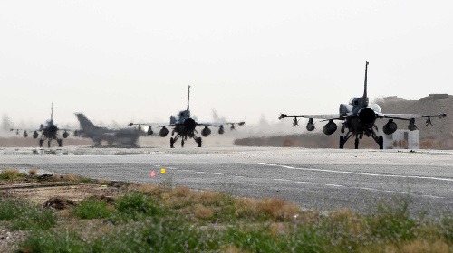 Saudské stíhačky F-16 vyrážajú do boja proti IS z jordánskej základne