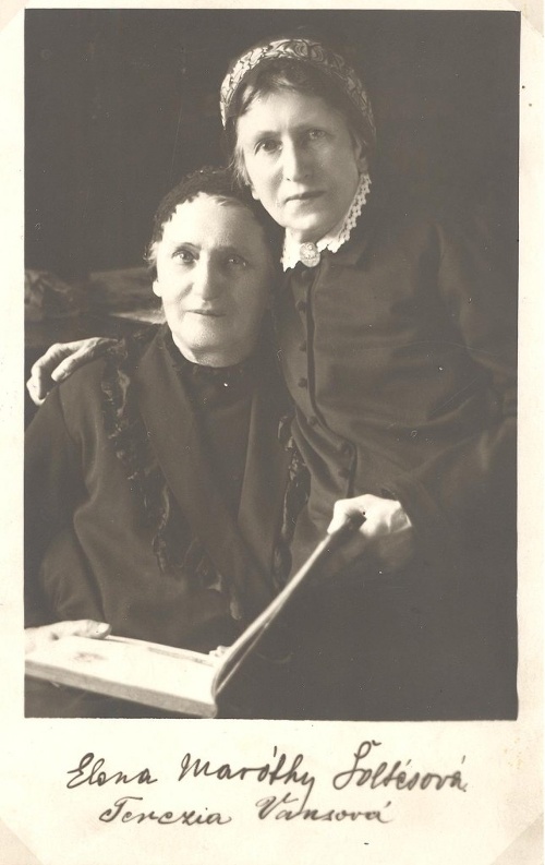 Terézia Vansová (zľava) s Elenou Maróthy-Šoltésovou. Foto: Otto Lechnitzky, Banská Bystrica