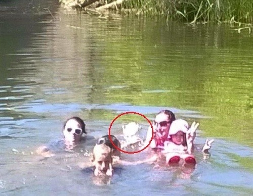 FOTO detí v jazere