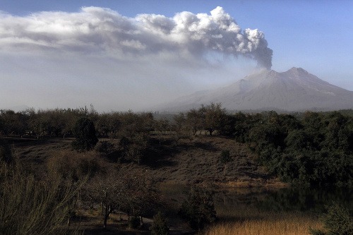 Sopečný oblak z vulkánu