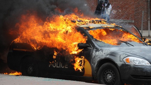 V Baltimore zavládol chaos