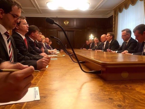 Slovenská delegácia s predsedom Naryškinom
