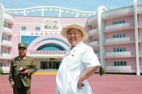 Nové FOTO pupkatého diktátora