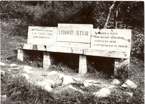 Štúrova lavička, obľúbené miesto Ľ. Štúra v Holombeckej doline pri Modre.