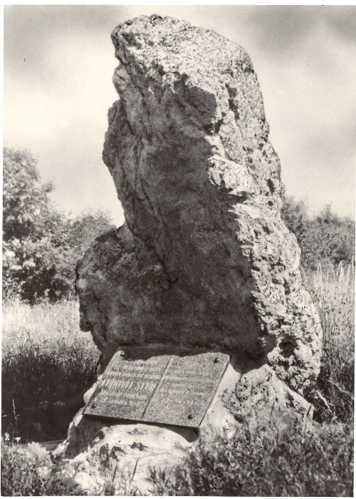 Pamätný pomník neďaleko Modry na mieste, kde sa Štúr postrelil