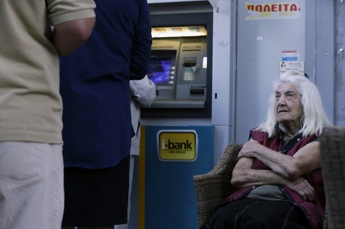 Grécko technicky zbankrotovalo, dôchodcovia