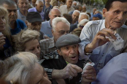 Najviac trpia grécki dôchodcovia