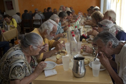 Najviac v Grécku trpia dôchodcovia