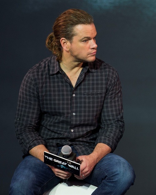 Matt Damon si nechal narásť dlhé vlasy. Takýto účes na svojej hlave ešte doposiaľ nikdy nemal. 
