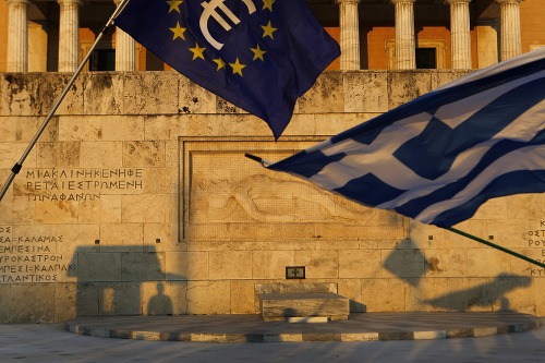 Gréci demonštrovali za zotrvanie