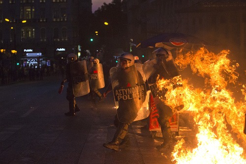 Tisíce Grékov protestovali proti