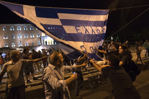 Tisíce Grékov protestovali proti