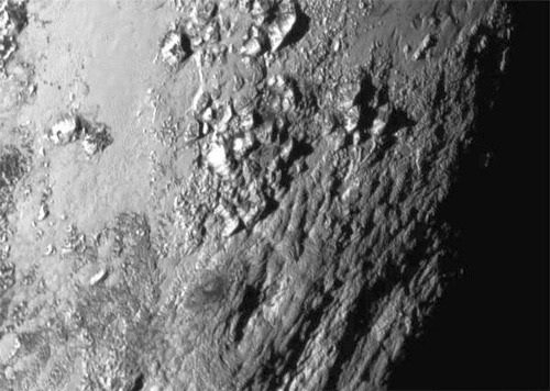Detailný pohľad na povrch Pluta z New Horizons