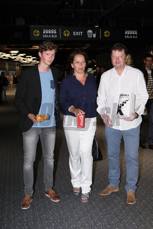 Peter Sklár sa pred pár dňami objavil v spoločnosti spolu s partnerkou Monikou Wagnerovou a 18-ročným synom Matejom. 