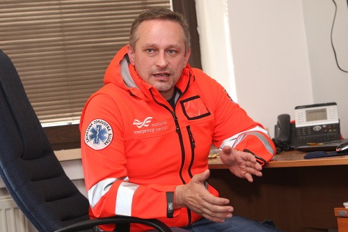 Zdeno Dugas, vedúci operátor bratislavského krajského operačného strediska záchranárov.