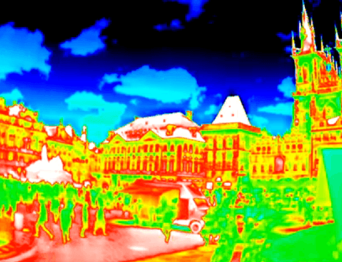 Záznam z termokamery: Takto vyzerá rozpálené Staromestské námestie v Prahe