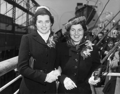 Rosemary (vpravo) so sestrou Eunice