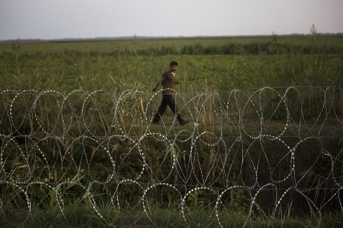 V Maďarsku tiež postavili na ochranu pred migrantmi drôtený plot.